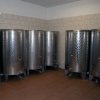 Nerezové tanky na víno ve vinařství Josef Uher