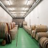 Dřevěné sudy ve sklepě vinařství Šabata